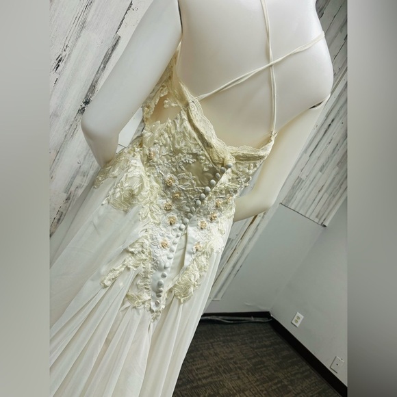 Vintage up cycled wedding gown - Picture 5 of 8